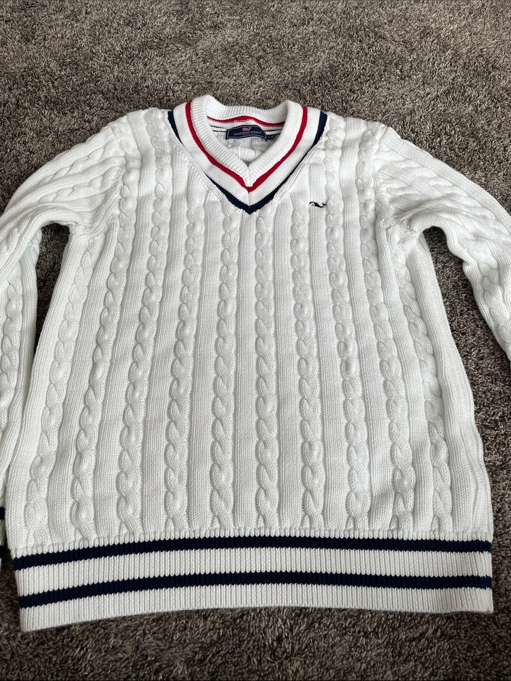 Vineyard Vines. White Cable Knit V-Neck Sweater with Navy & Red Trim! Americana - Picture 3 of 10